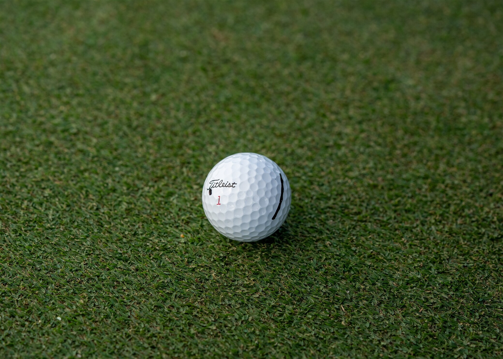 Henley golf ball mark